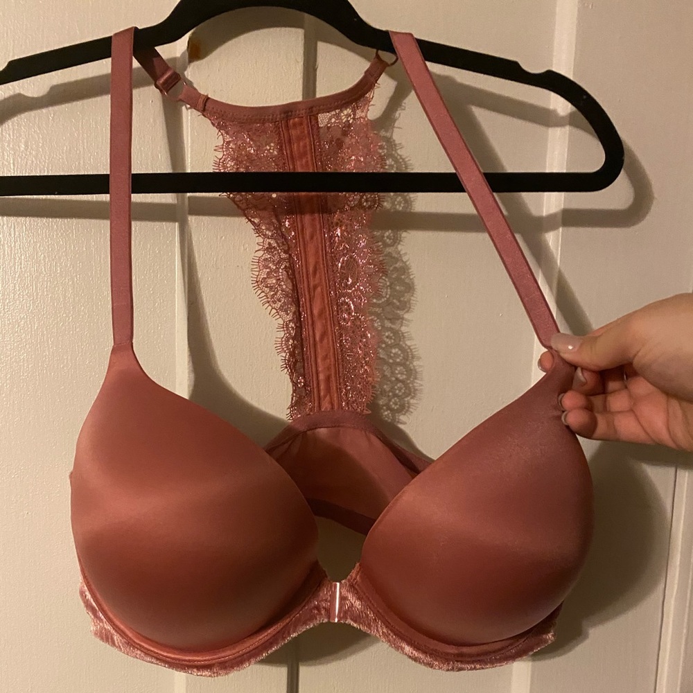 VS Front clasp bra size 38D